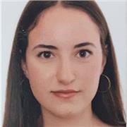 Estudiante de universidad que imparte clases de lengua castellana con el objetivo de que sus alumnos entiendan la materia.